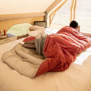 Homme-plat-ventre-sac-de-couchage-0-degre-lit-caravane.pngv1755875900 Sac de couchage 0 degré | DreamShell™